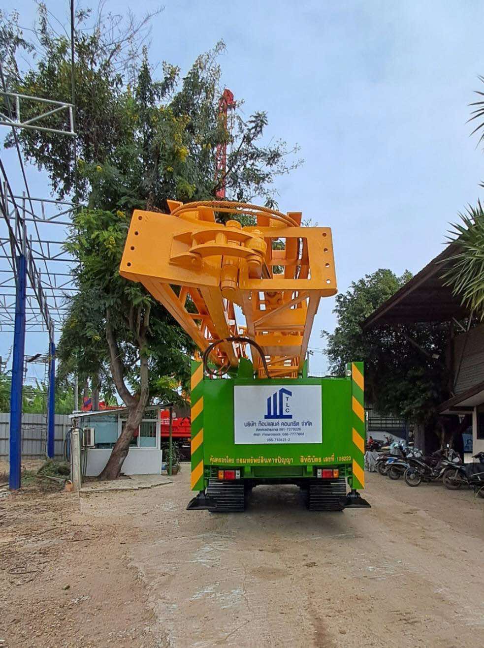 รถปั้นจั่นตอกเสาเข็ม PC 120 ผลิตโดยกรุงเทพปั้นจั่น ตอกเสาเข็มหน้า 15–35 ซม. ยาวถึง 12 เมตร (ภาพที่ 8)