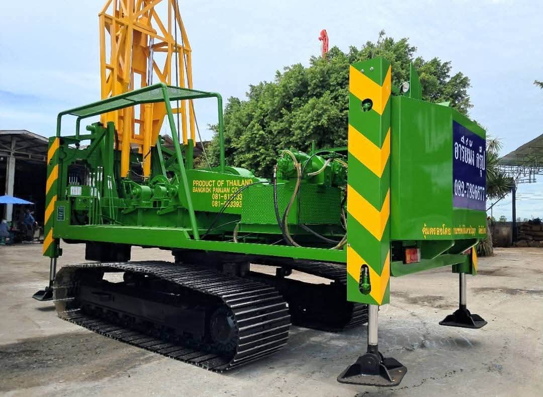รถปั้นจั่นตอกเสาเข็ม PC 200 ผลิตโดยกรุงเทพปั้นจั่น ตอกเสาเข็มหน้า 30–40 ซม. ยาวถึง 15 เมตร (ภาพที่ 7)