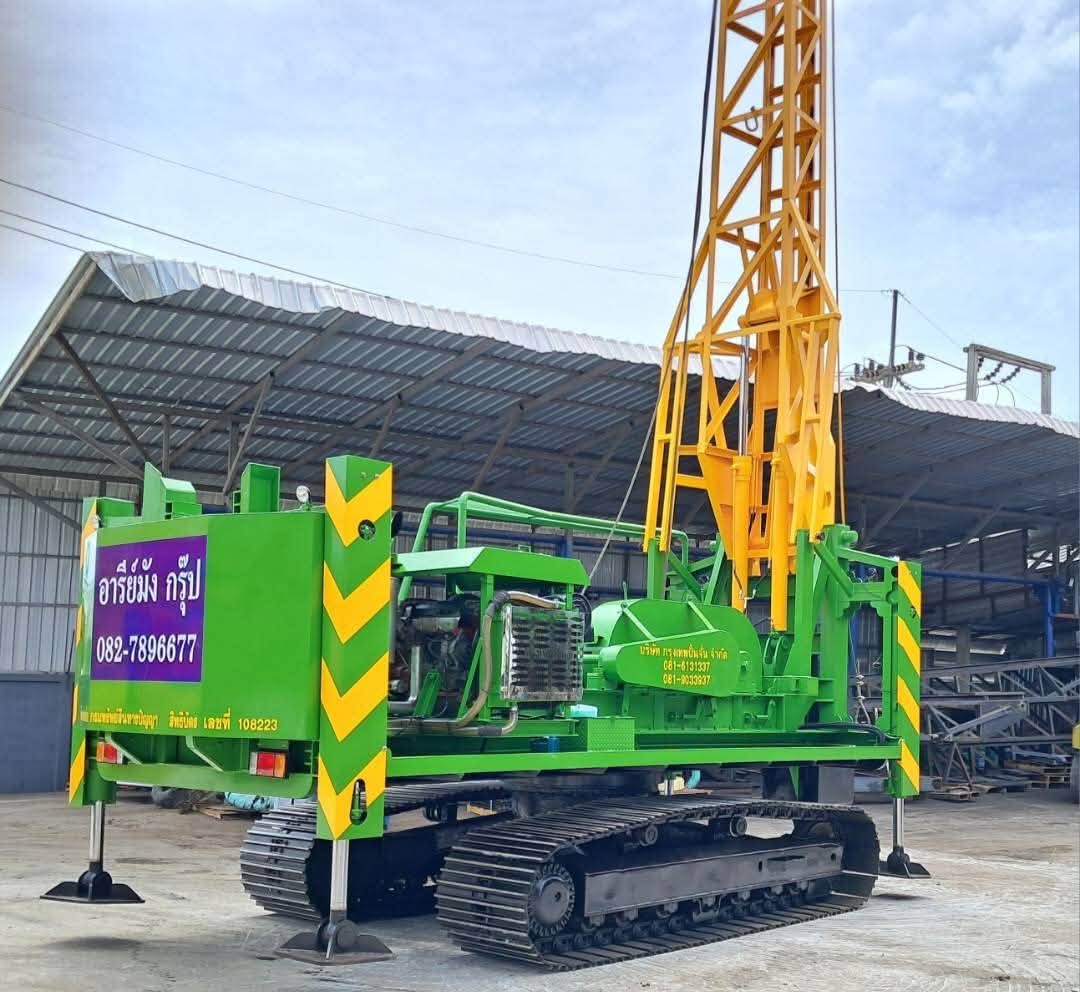 รถปั้นจั่นตอกเสาเข็ม PC 200 ผลิตโดยกรุงเทพปั้นจั่น ตอกเสาเข็มหน้า 30–40 ซม. ยาวถึง 15 เมตร (ภาพที่ 10)